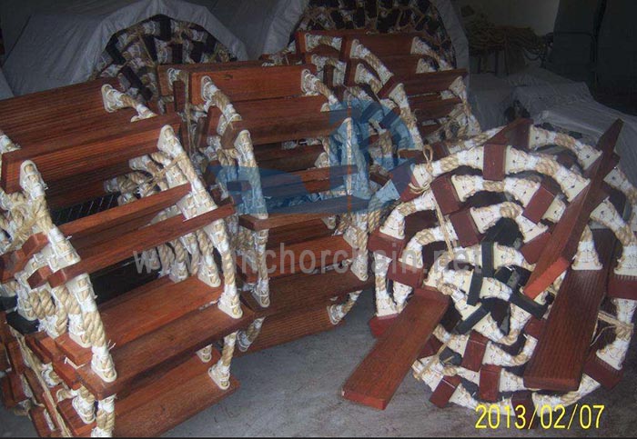 మెరైన్ వుడెన్ పైలట్ నిచ్చెన